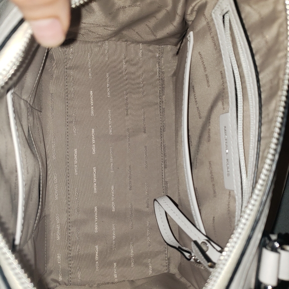 Michael Kors purse - Picture 4 of 6